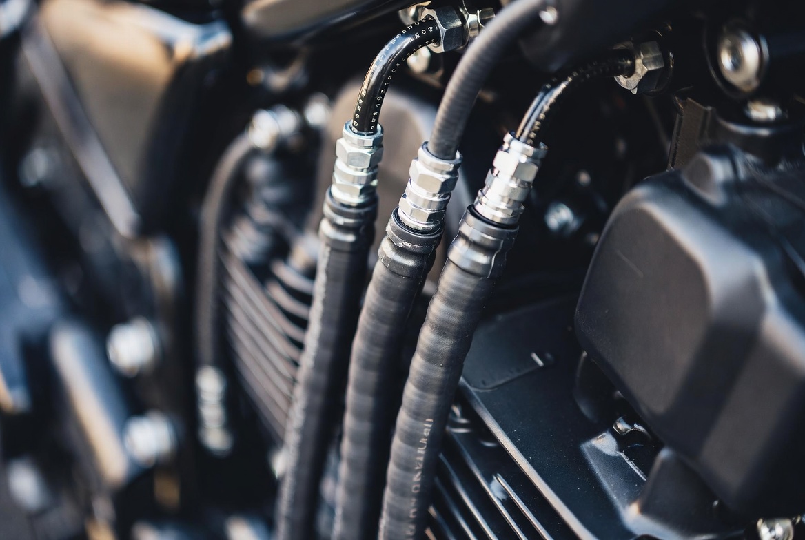 Sécurisez votre moto avec des durites aviation