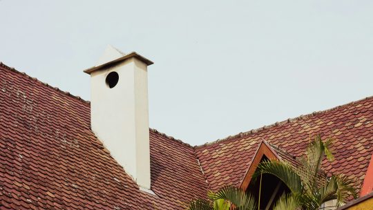 Les tuiles en terre cuite à côte : esthétique et fonctionnalité